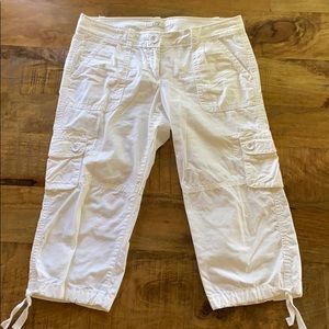 ❤️Loft White Cargo Style Capris in Women’s  4P